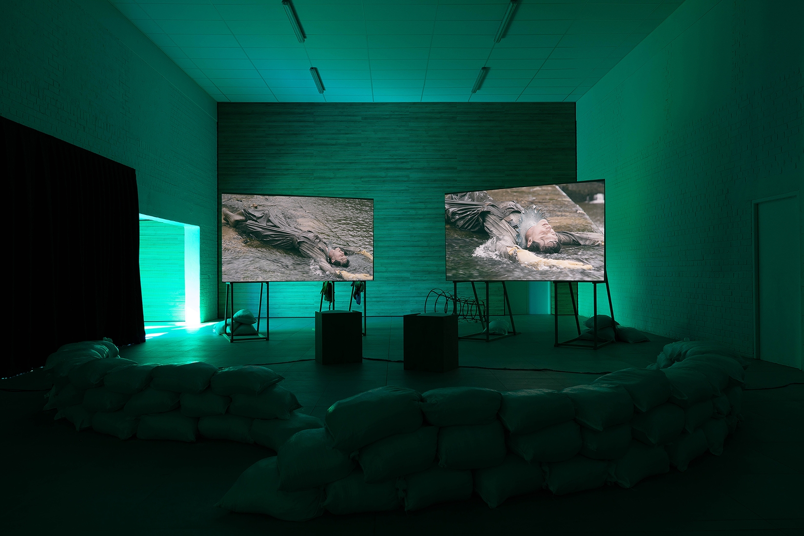 https://www.abrideswardt.com/files/gimgs/th-81_Installation view Abri de Swardt, Kammakamma (2022-2024), Synchronised two-channel projection, configurable screens, sand from Macassar Dunes, and costumes, 16’54 min.jpg